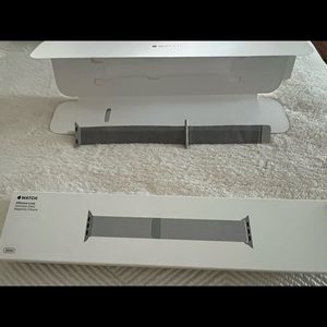 Apple Watch Milanese loop stainless steel/ magnetic closure /Silver
